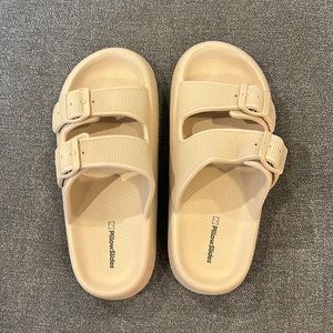Pillow slides sandal